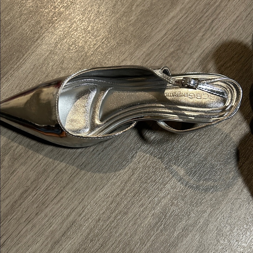 BCBGeneration Silver Heels - Picture 6 of 10